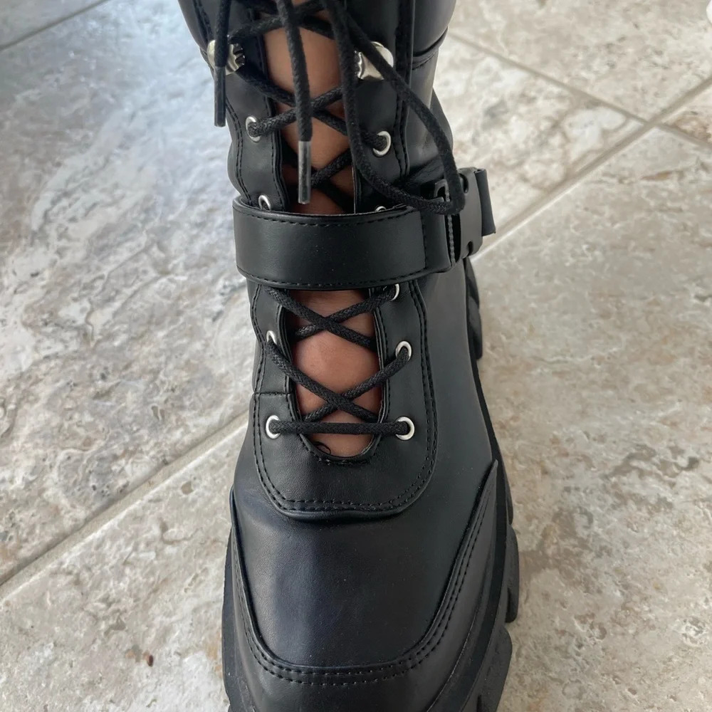 Forever 21 Buckle Chunky Platform Faux Leather lace up Booties size 6.5 - Picture 6 of 16